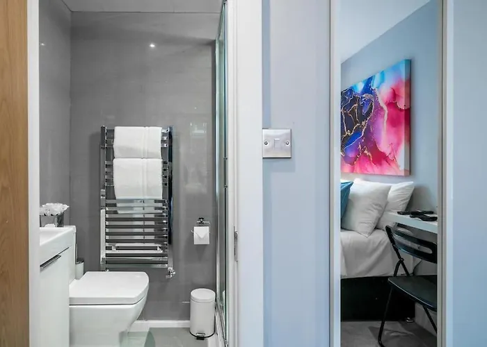 Luxury 6 Bedroom House In Star Street