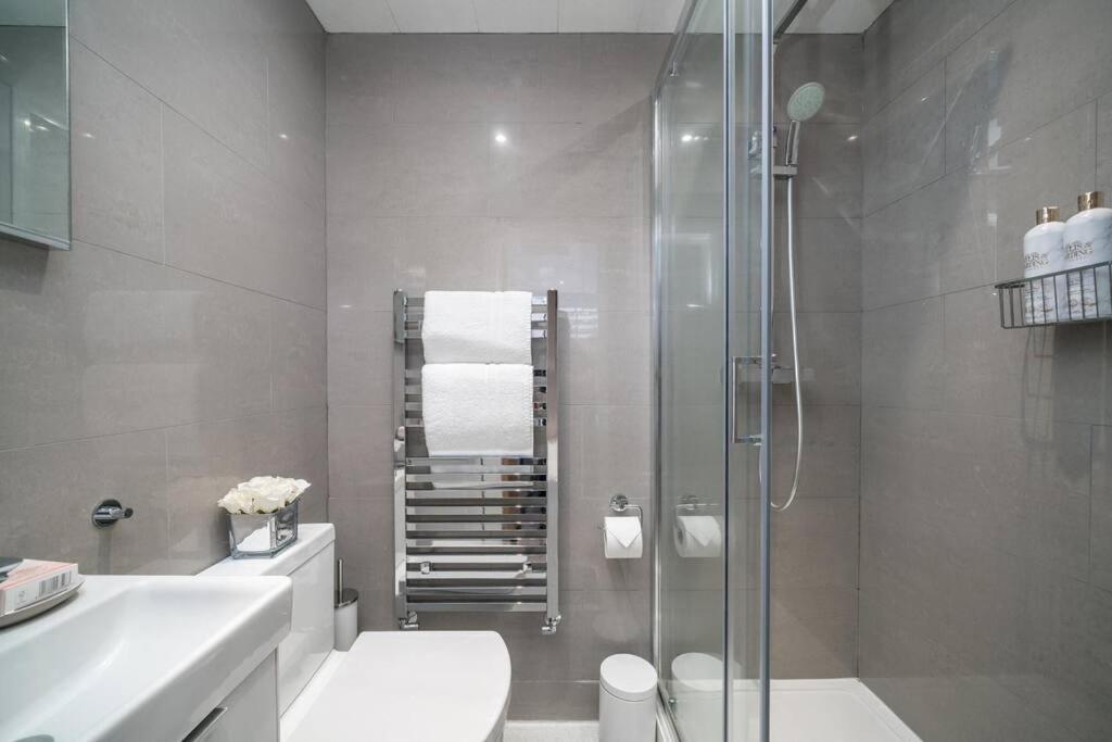 Luxury 6 Bedroom House In Star Street Casa vacanze *